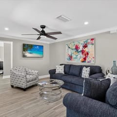 The Ringling House - Sarasota's Best-Located Home - 3 bedrooms. Sleeps 7. Downtown walkable. Legacy Trail at your door. Lido Key Beach 4.5 miles away.