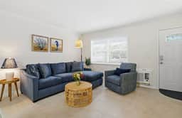 Your Budget-Friendly Siesta Key Beach Headquarters - Less than 1 mile to America's #1 Beach. Beach gear included. Pool on-site. Sleeps 4.