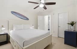 Your Budget-Friendly Siesta Key Beach Headquarters - Less than 1 mile to America's #1 Beach. Beach gear included. Pool on-site. Sleeps 4.