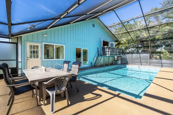 Nokomis Beach House: Heated Pool, 5min to Beach