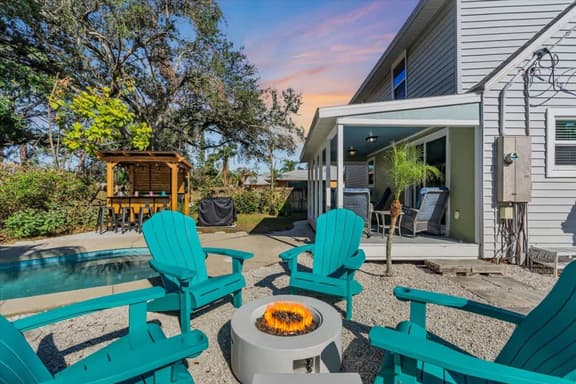 Heated Salt Water Pool & Fire Pit Retreat in Sarasota