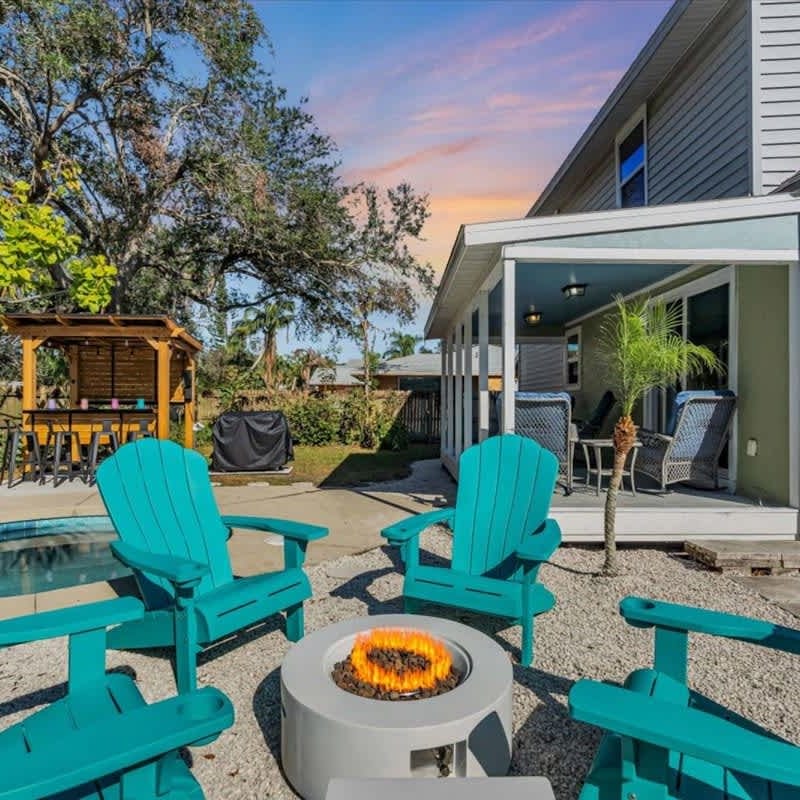 Heated Salt Water Pool & Fire Pit Retreat in Sarasota